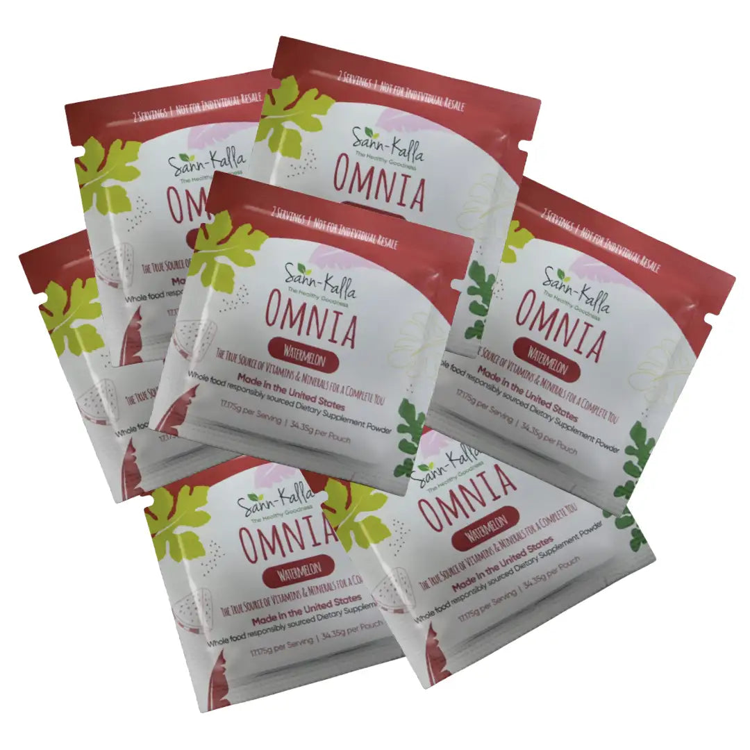 Sann-Källa Omnia Watermelon Greens Drink Mix superfood sample packs in single-serve sachets, a daily greens powder with 77+ vitamins, minerals, botanicals, and antioxidants formulated to support everyday nutrition, digestive comfort, energy balance, and overall wellness.