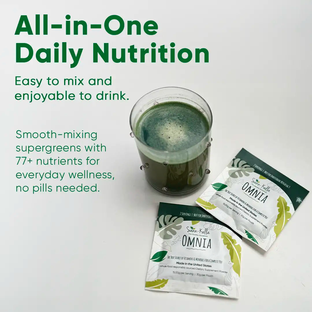 Sann-Källa Omnia All-in-One Daily Nutrition greens drink shown mixed in a glass with single-serve sachets, featuring a smooth-mixing supergreens powder with 77+ nutrients designed to support everyday wellness without pills.