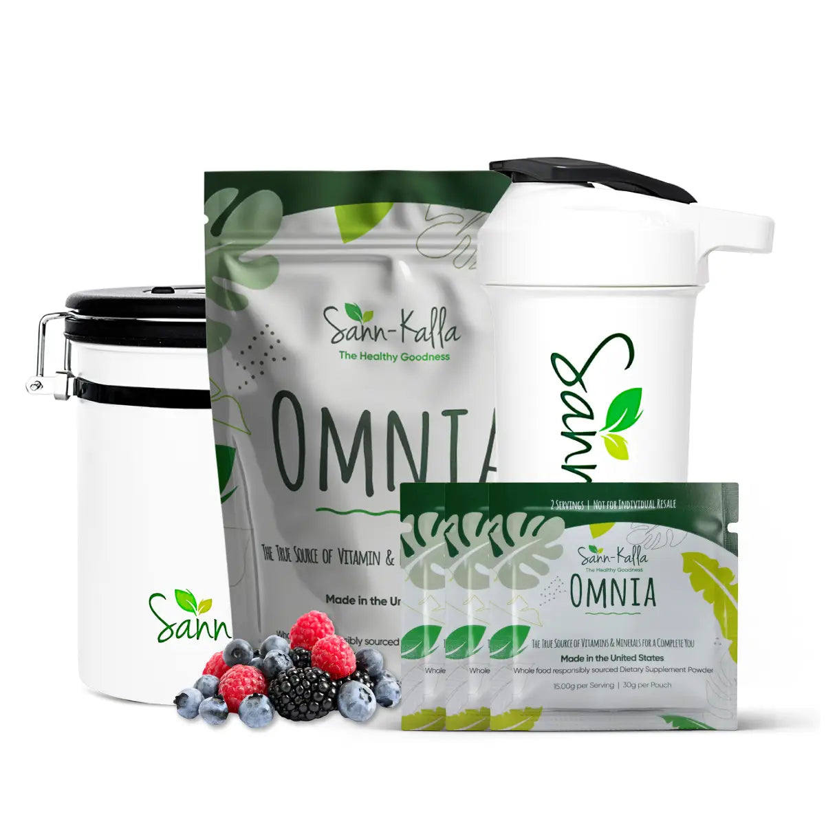 Sann-Källa Omnia superfood powder pouches with branded shaker bottle and scoop container, featuring plant-based multivitamin blend and fresh berries, clean white background.